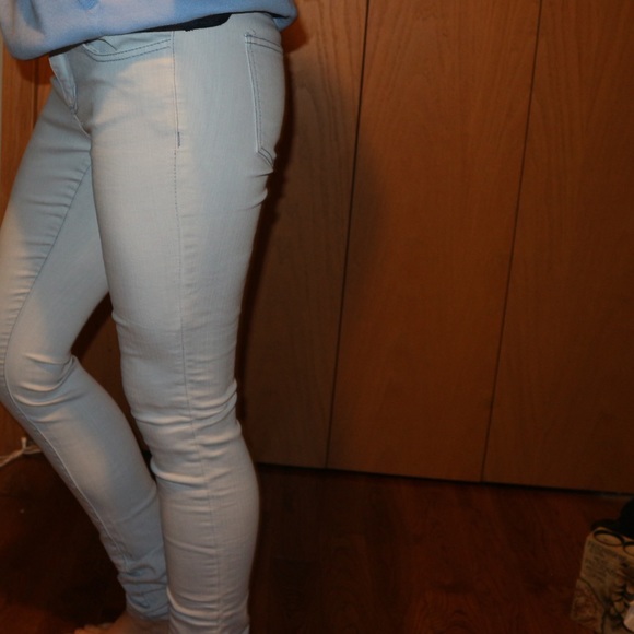 Comfy Jeans w/ Stretchy Material - Picture 4 of 4